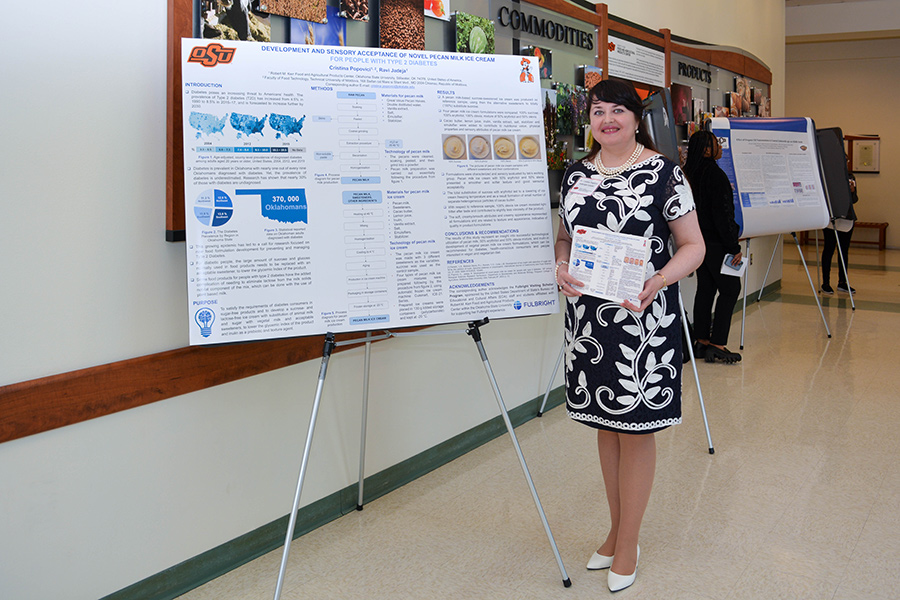 cristina-popovici-900x600.jpg Cristina Popovici, Fulbright Visiting Scholar, presenting research.
